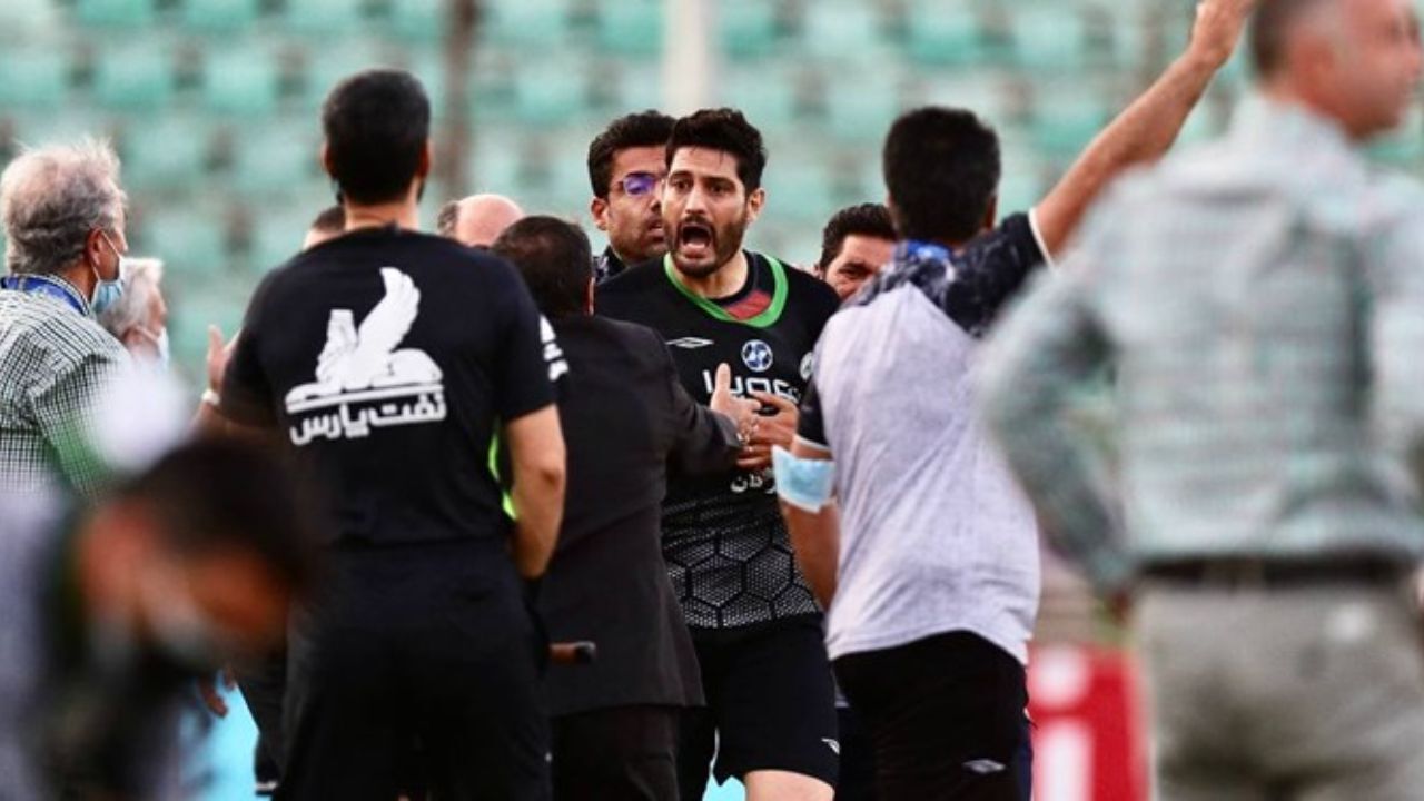 به داوران اسلحه بدهید!