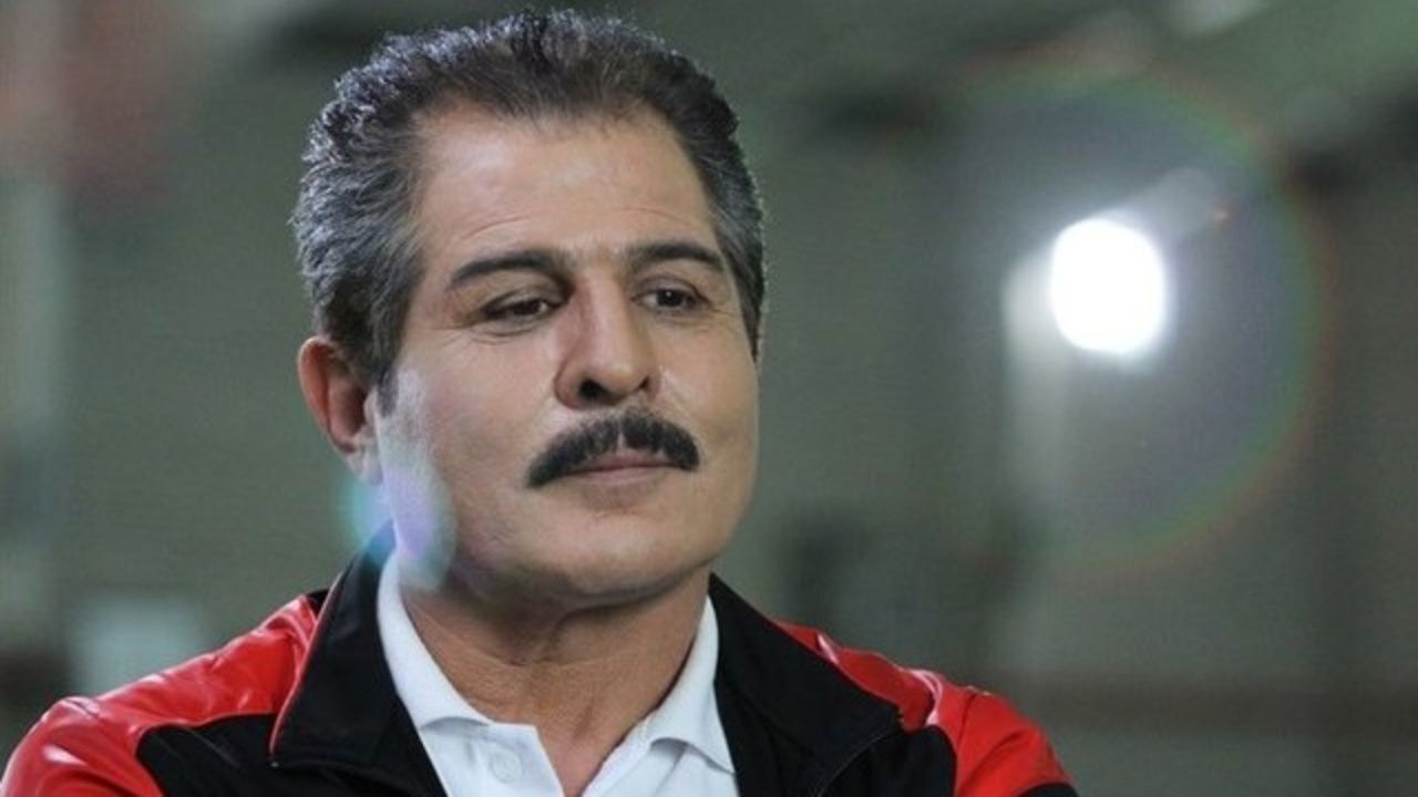 خارجی ها به جز پر کردن جیب دلالان چه تاجی بر سر فوتبالمان زده‌اند؟
