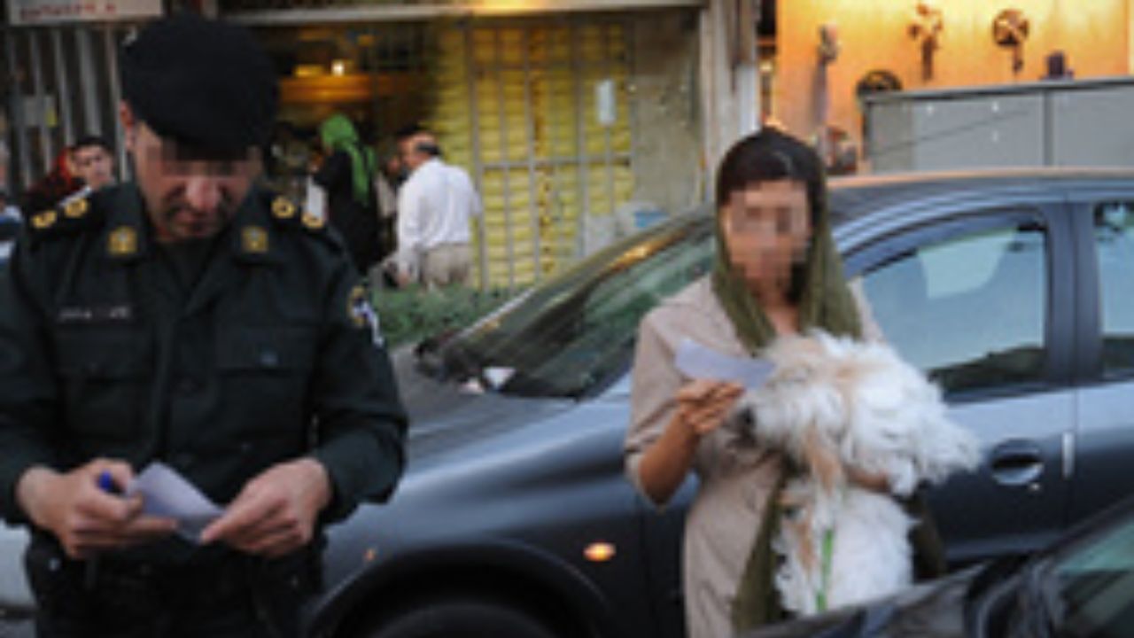 برخورد پلیس با سگ‌گردانی در تهران
