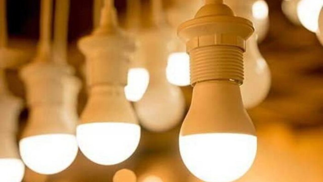 خسارت نوسانات برق سال 1400 تا پایان شهریور پرداخت می‌شود