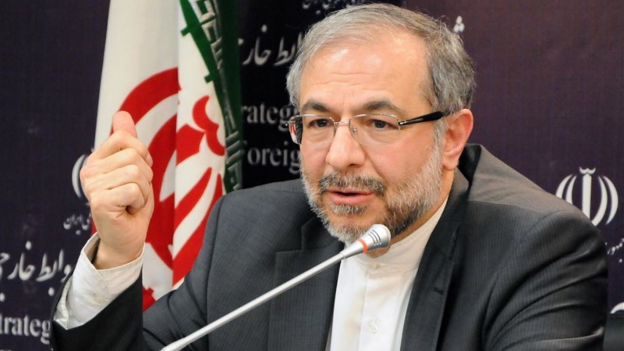 دستیار وزیر خارجه: اگر دین ندارید لااقل آزاد مرد باشید