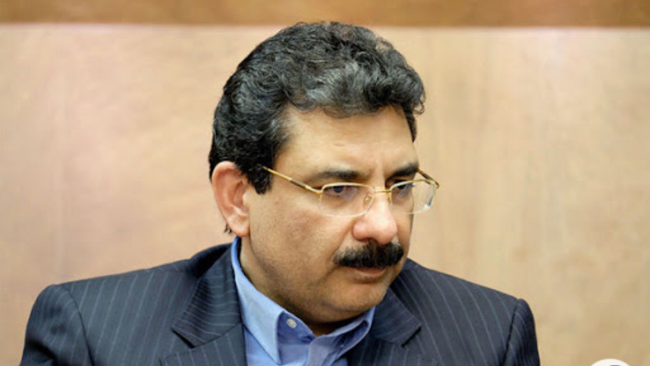 نفوذ یک تکنوکرات در جریان انقلاب / مازیار حسینی با حمایت طیفی خاص سودای تصاحب بهشت را در سر دارد