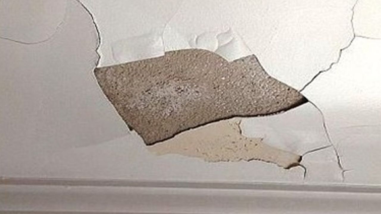 سنجاق: نحوه گچ‌کاری دیوار ترک خورده