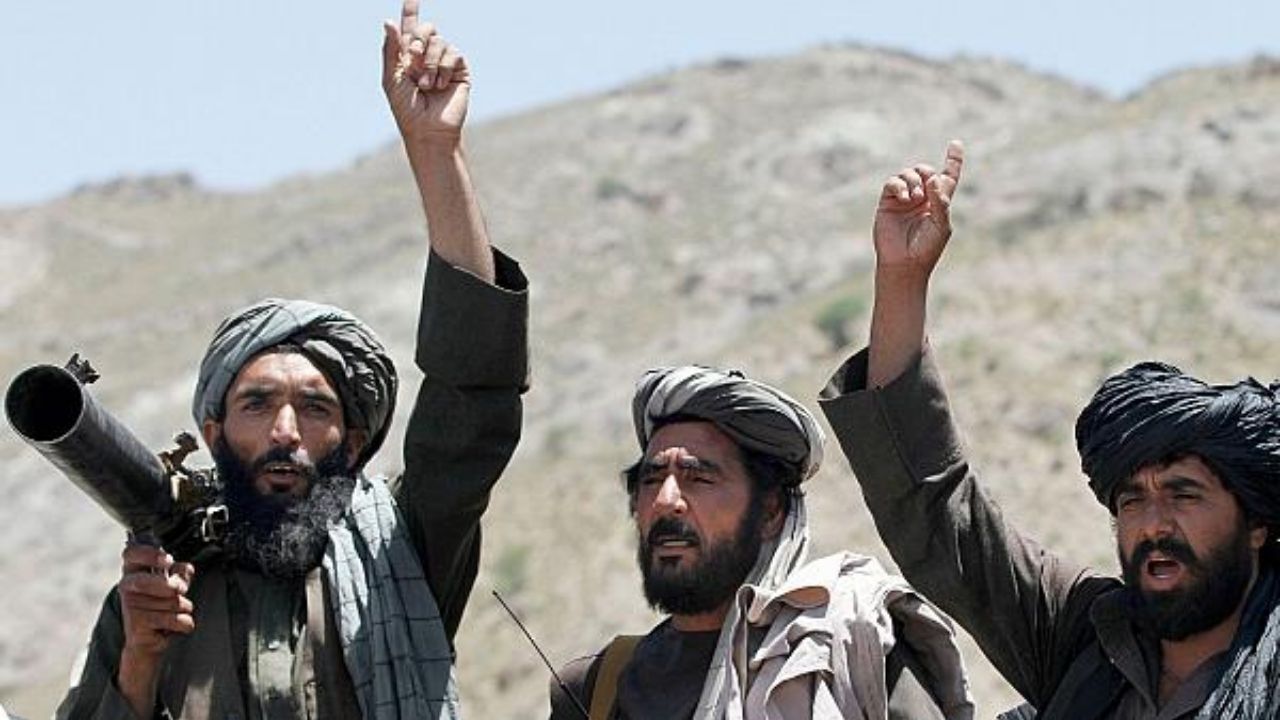 طالبان: مقامات در کشور بمانند