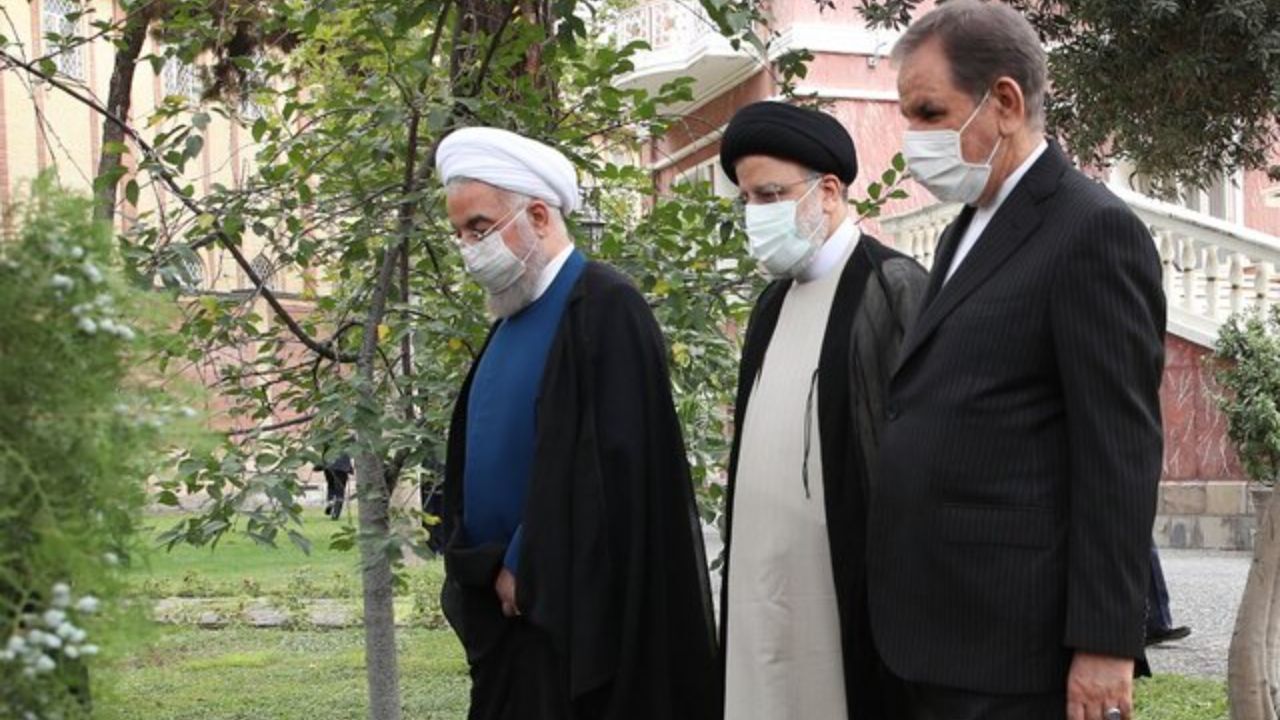 حمله تند روزنامه اصولگرا به حسن روحانی/ ناکارآمدی‌ها را به ساختار سیاسی نظام حواله دادید