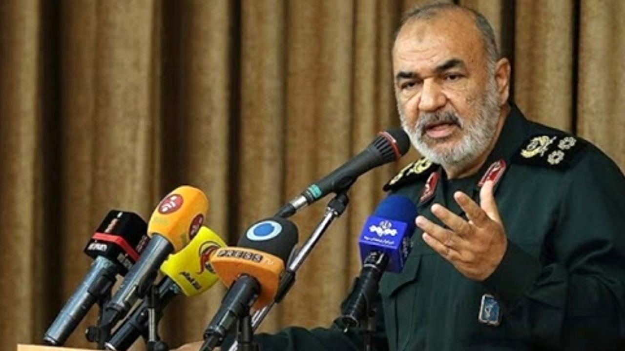 دشمنان افکار و اندیشه باطل را از سرشان بیرون کنند