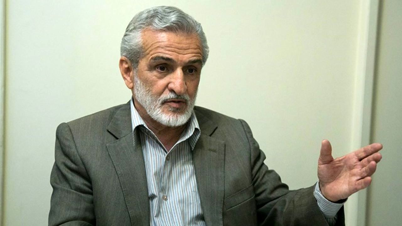 تمامی ادغام‌های وزارتخانه‌های فعلی غیرقانونی است/ آقای احمدی‌نژاد و روحانی خلاف سوگند پاسداری از قانون اساسی رفتار کردند/ طرح و لایحه برای تفکیک وزارتخانه‌های ادغامی تراشیدن سر بی‌صاحب است/ آقای رئیسی در نخستین قدم برای اثبات اراده مبارزه با فساد 24 وزیر 