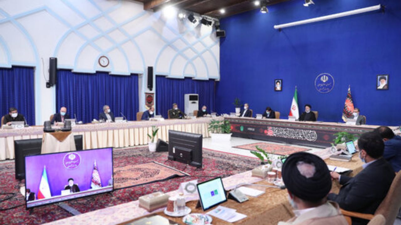 اینکه مردم از دولت مستقر انتظار تغییرداشته باشند، امری طبیعی است / آنچه از آسیب‌پذیری دولت می‌کاهد محرم دانستن مردم و هماهنگی در اجرای برنامه‌هاست