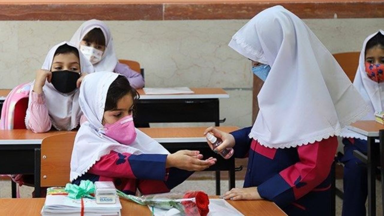 شرط واکسیناسیون والدین برای حضور دانش آموز در مدرسه، تخلف است