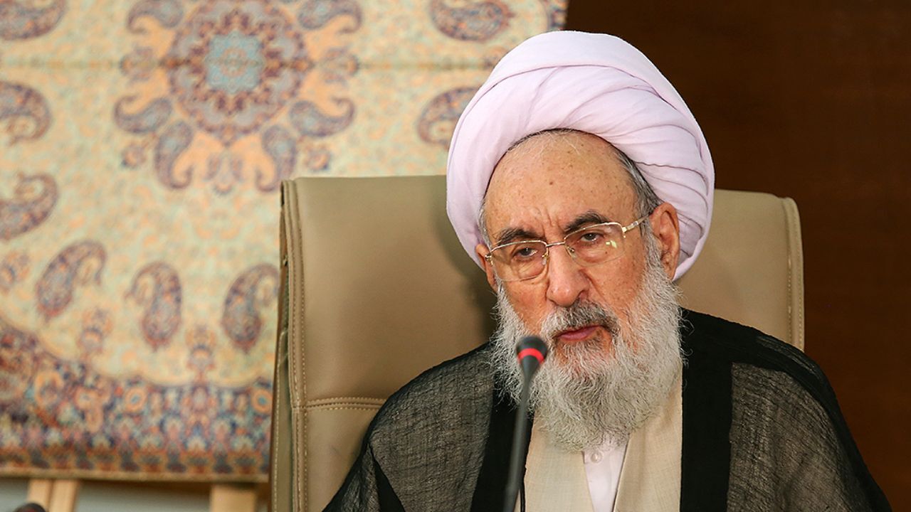 برای حیثیت نظام باید از واردات ماشین‌های خارجی خودداری کرد