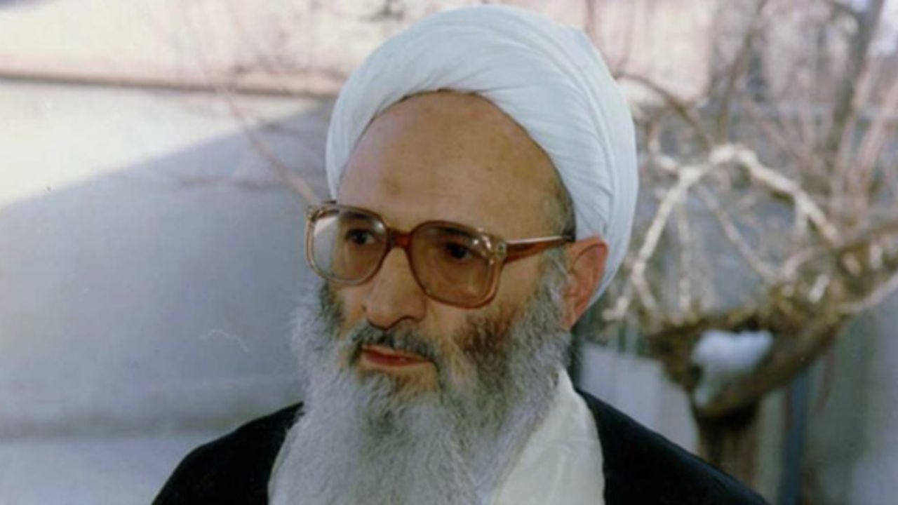 ماجرای بوسیده شدن دست آیت‌الله حسن‌زاده‌ی آملی