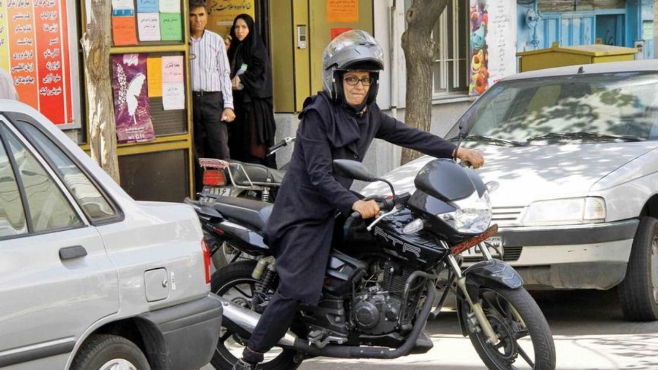 برای صدور گواهینامه موتورسواری بانوان منع قانونی داریم / امکان اصلاح قانون وجود دارد