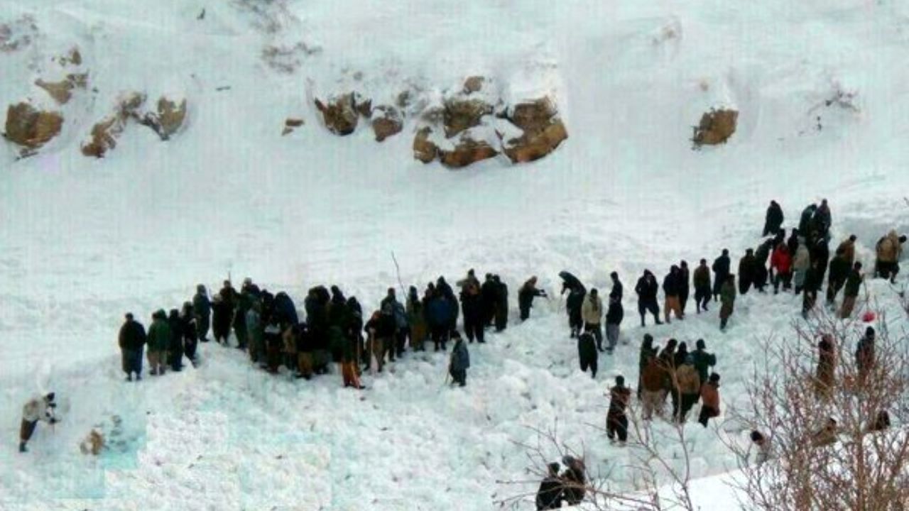 کشته و زخمی شدن 5 کولبر در تصادف در جاده بانه