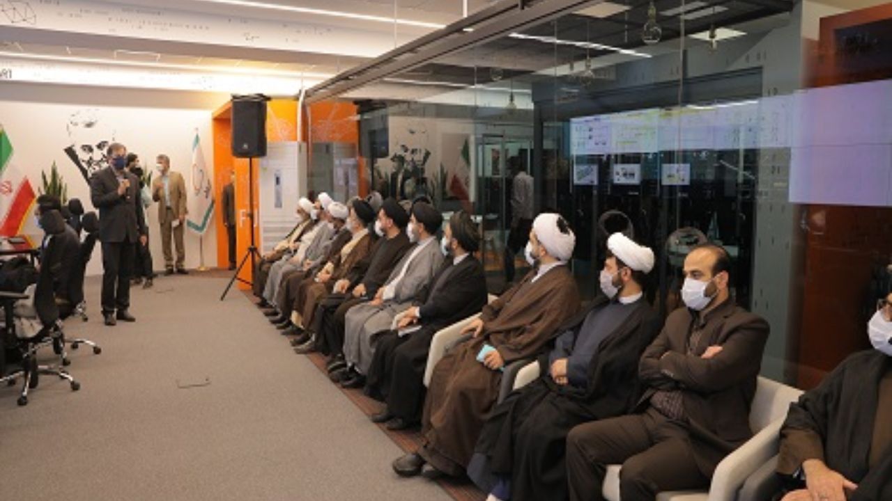 بازدید روسای نهاد نمایندگی مقام معظم رهبری در دانشگاه‌های تهران از مرکز مانیتورینگ همراه اول