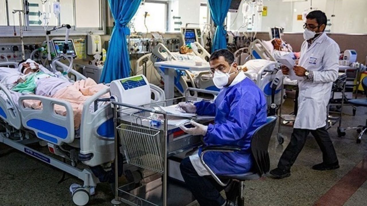 رعایت پروتکل‌ها، واکسیناسیون و دز بوستر سه ضلع جلوگیری از بروز کروناست/ هنوز به ایمنی جمعی نرسیده‌ایم/ ممکن است پیک ششم را تجربه کنیم/ رعایت پروتکل‌های بهداشتی 30 درصد در جلوگیری از انتشار کرونا کارایی دارد
