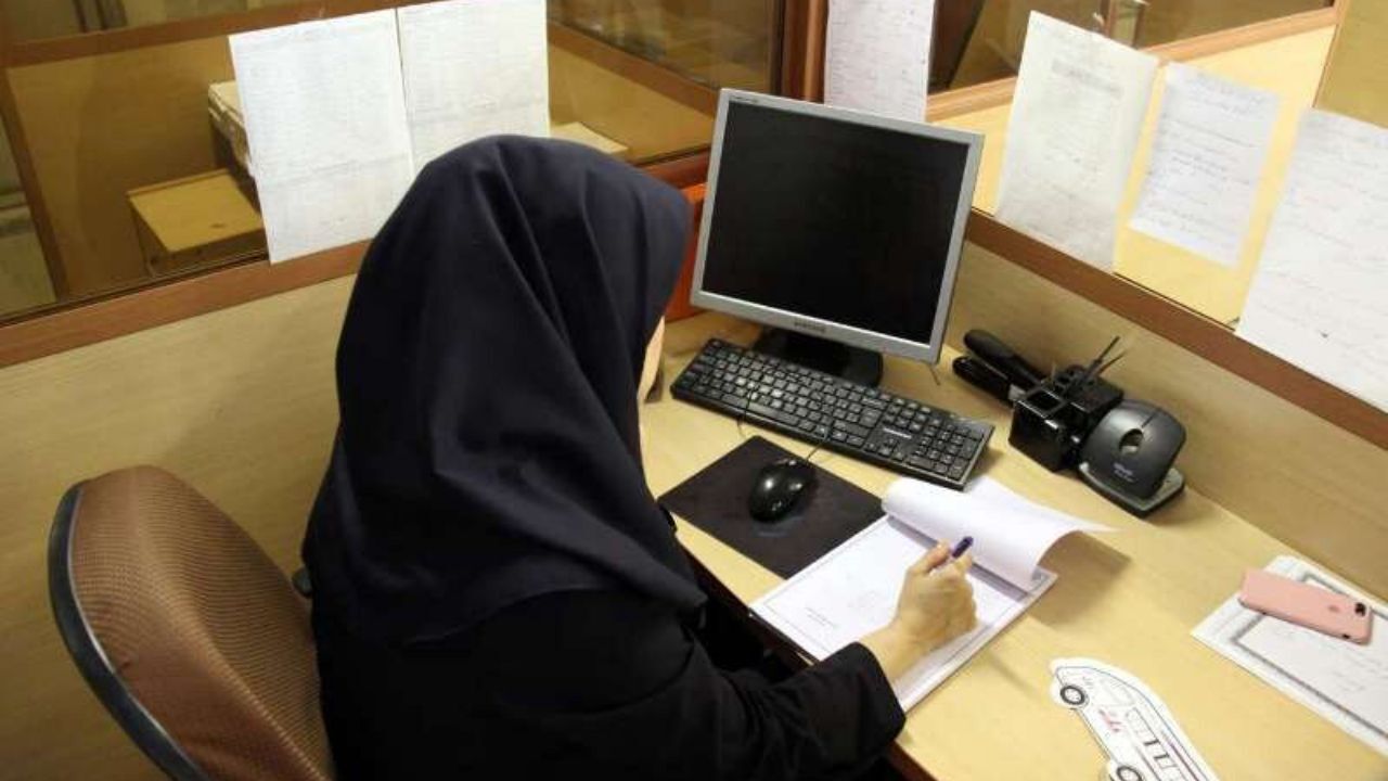 از ابتدای آبان ماه از حضور کارمندانی که حداقل یک دز واکسن دریافت نکرده‌اند جلوگیری شود
