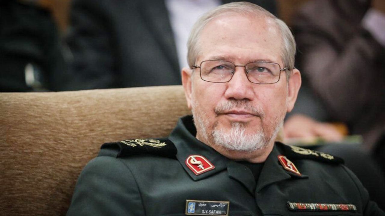 هشدار می‌دهیم با گروهک‌های ضدانقلاب در هر کجا اطراف مرز‌های کشور، برخورد می‌کنیم / عناصر ضدانقلاب مزاحمت‌هایی را به وجود می‌آورند، اما عددی محسوب نمی‌شوند / به اقلیم کردستان عراق هم می‌گوییم که هیچ ضدانقلاب مسلحی نباید در مناطق تحت تسلط آن‌ها وجود داشته ب