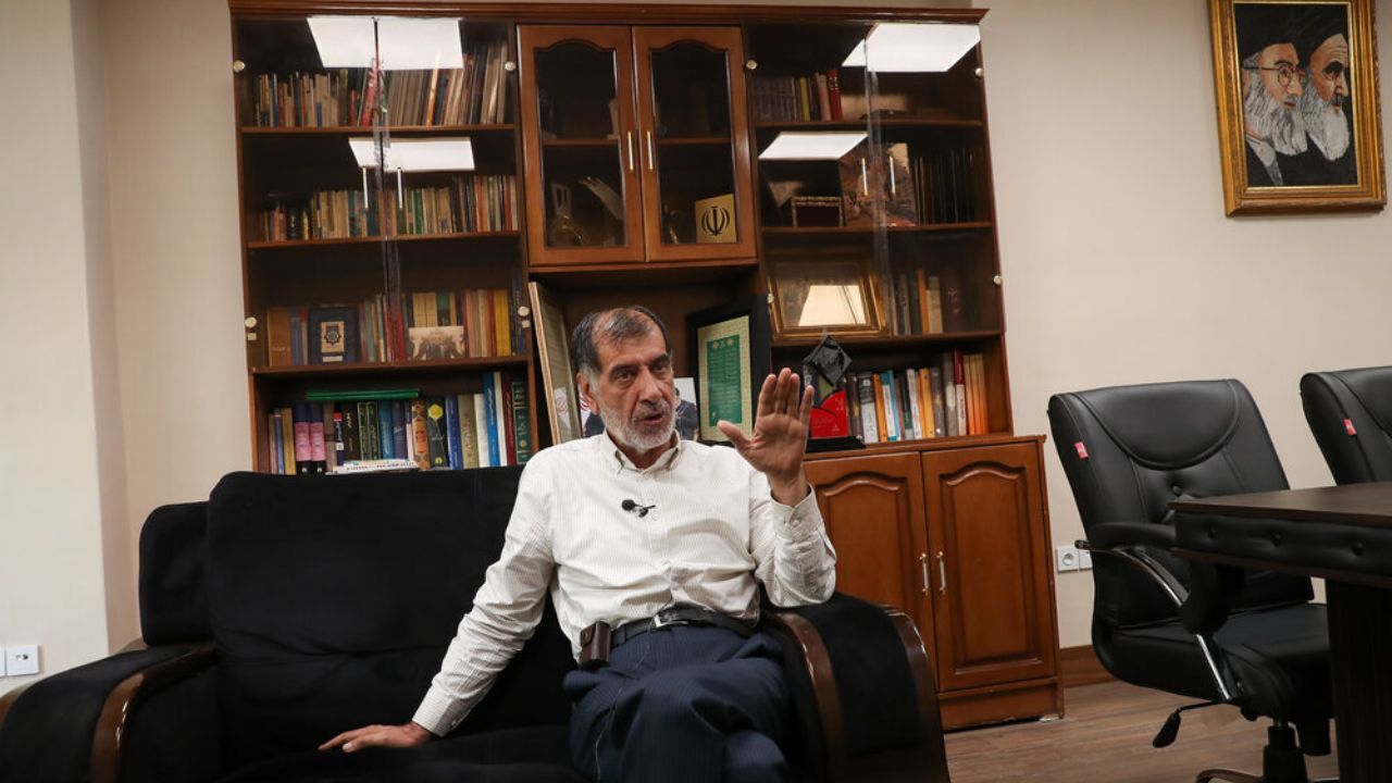 اقتصاد خصولتی مانند شترمرغ ، معلوم نیست مرغ است یا شتر/ واگذاری‌ها و توزیع درآمدها زیر دندان عده‌ای مزه کرد
