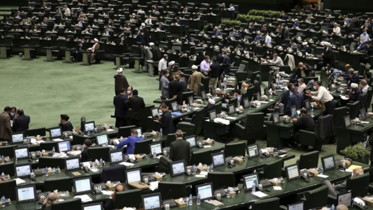 مجلس تفحص از بانک ها را بررسی می کند