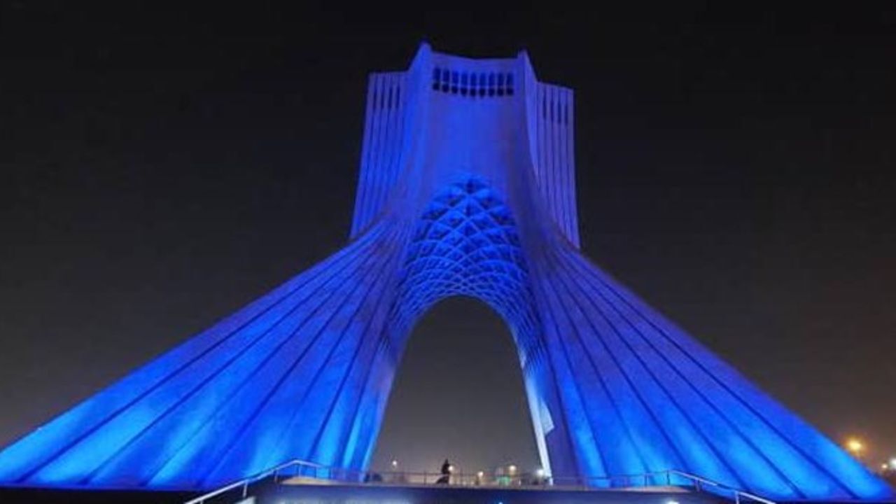 برج آزادی آبی شد!