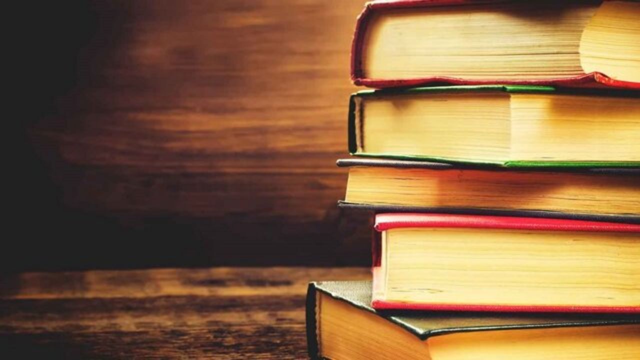 امکانات وسیع درخدمت تولید غیرقانونی کتاب/ فروش با بساط‌گستران