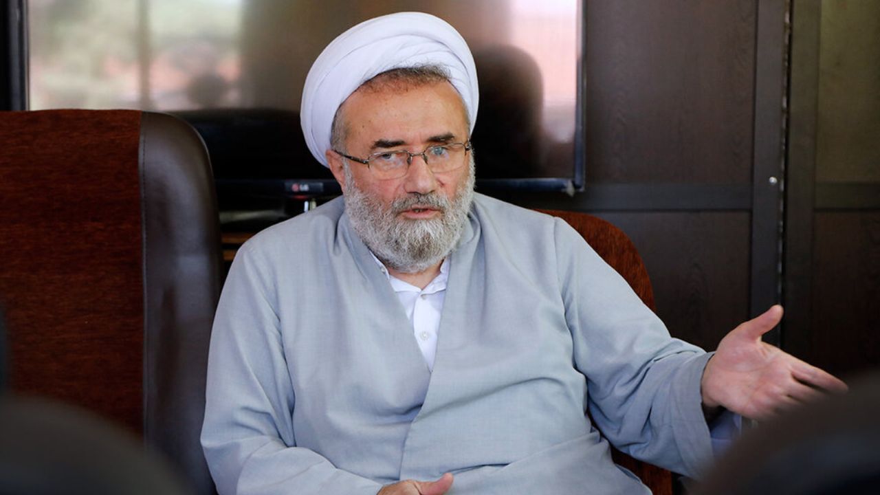 انتقاد مسیح مهاجری از جایگزینی «دامادسالاری» به جای «شایسته سالاری»/ حضرات یادشان می‌رود که نباید دو کلمه «فامیل» و «شایسته» را جابجا کنند