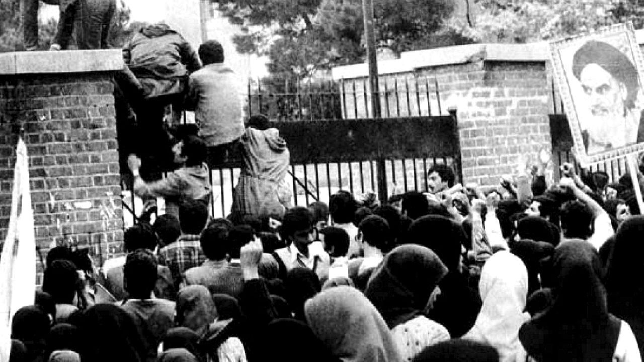 گزیده مصاحبه 37 سال قبل رهبری درمورد تسخیر سفارت آمریکا