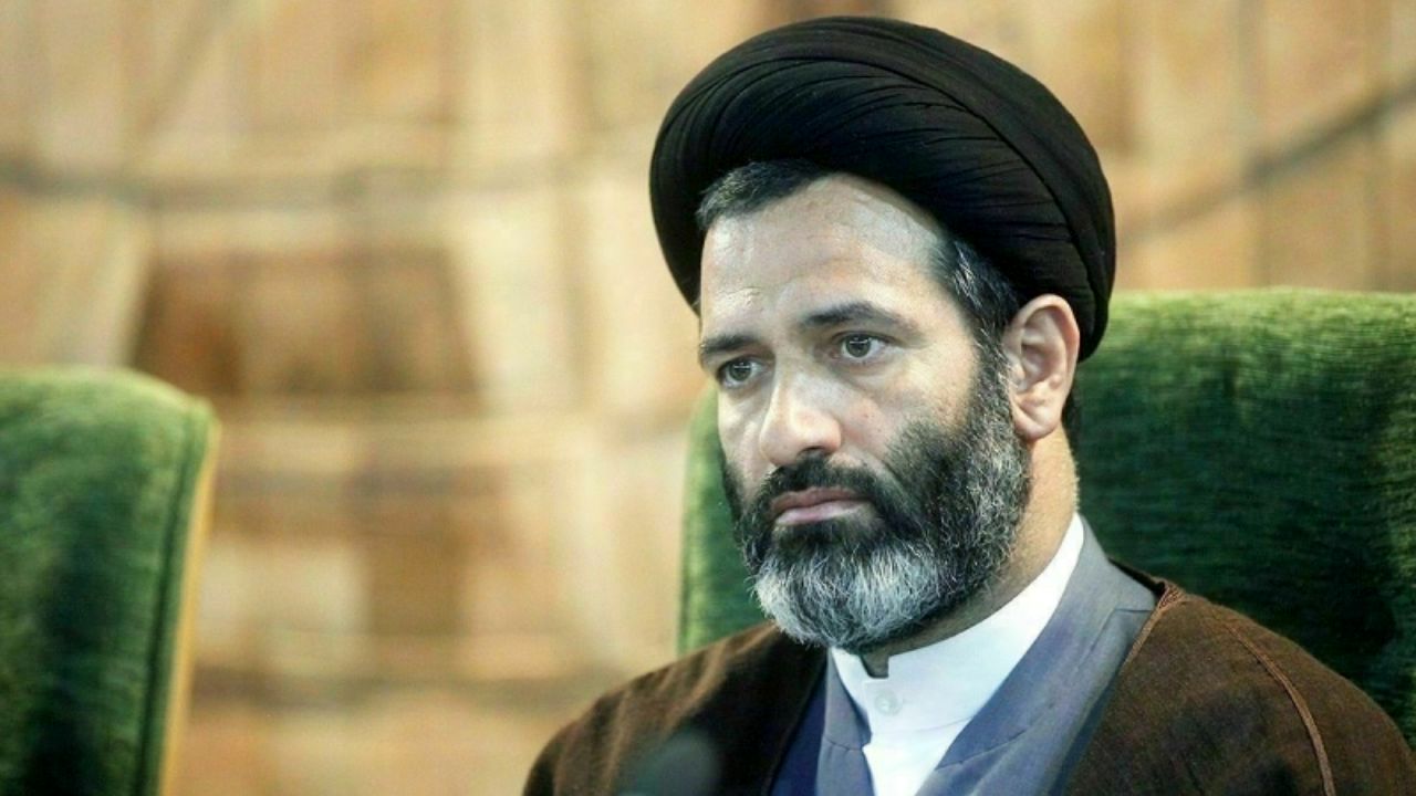 نگذارید عده‌ای با باند و زد و بند و فساد موجب تاراج شوند/ کمر مردم زیر بار گرانی ، بی تدبیری و فساد اداری خم شده است