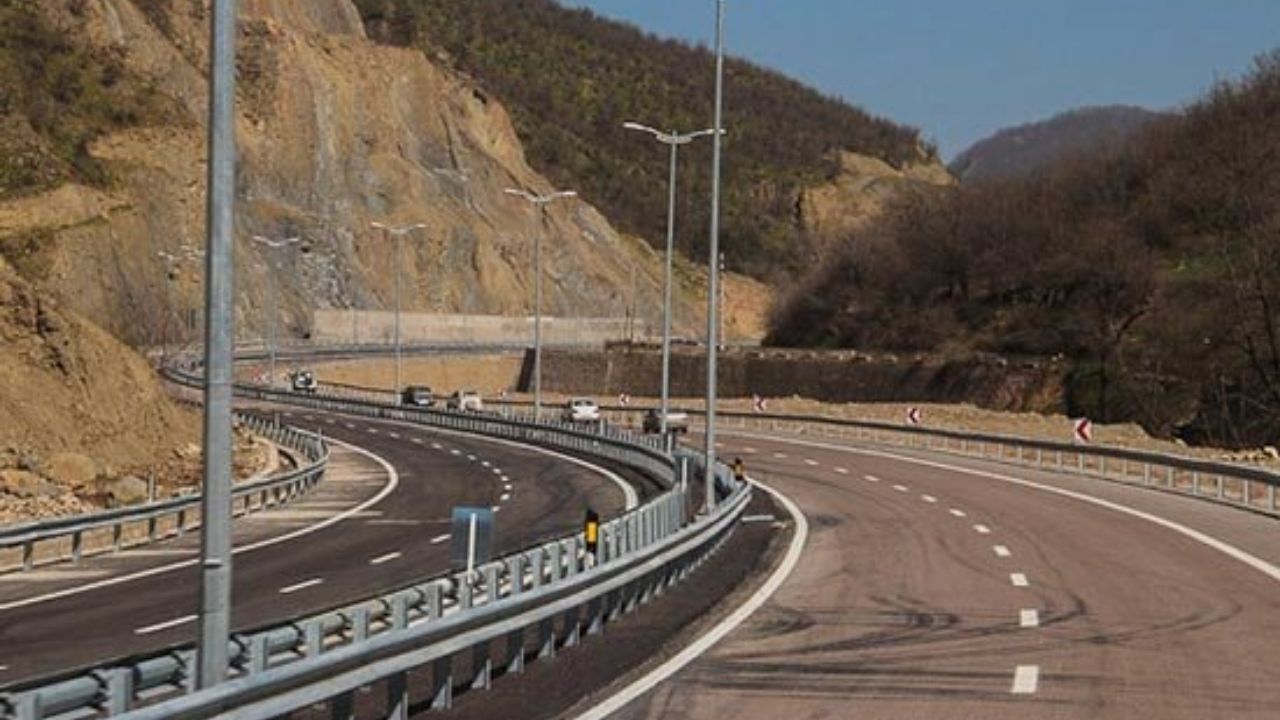 قطع بی‌رویه درختان در پروژه آزادراه تهران - شمال
