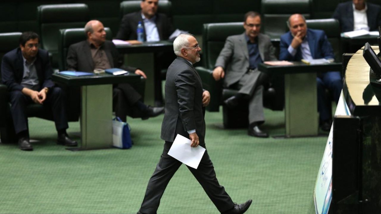 ظریف: چرا به افتخارات ملت «ترکمنچای» می‌گویید؟/ اگر لازم است جلسه را غیر علنی کند تا من بحث‌هایی را مطرح کنم/ اگر آمریکا عهدشکنی کرده باید بر سر دولت آمریکا بکوبید نه فرزندان ملت/ وزارت خارجه مجری سیاست های نظام است