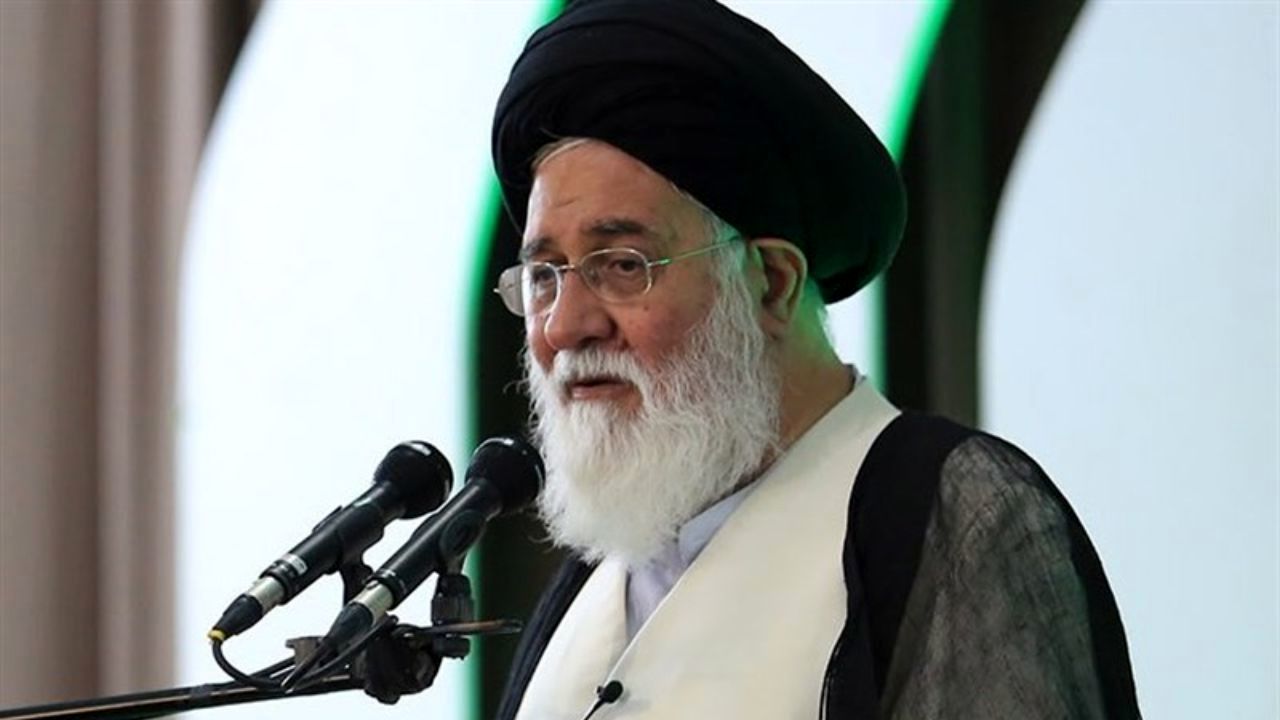 باید در موضع دشمنی با آمریکا محکم بایستیم
