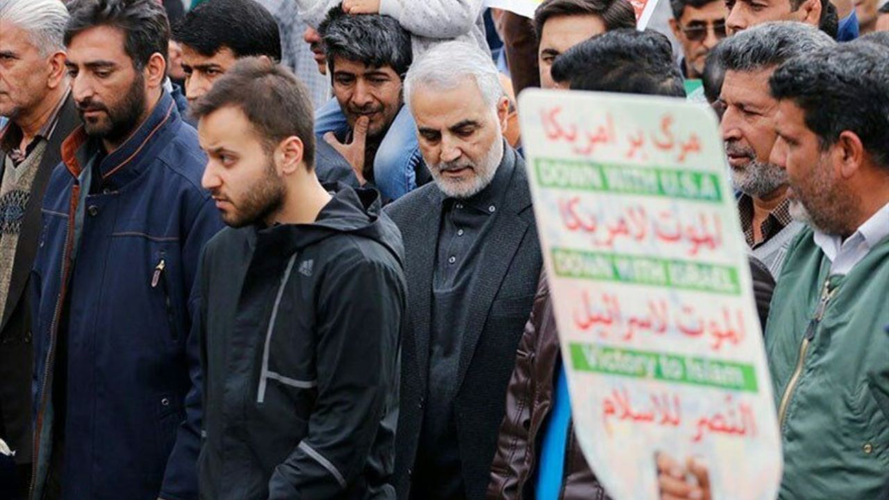 حضور سرلشکر سلیمانی در جمع راهپیمایان کرمانی + عکس