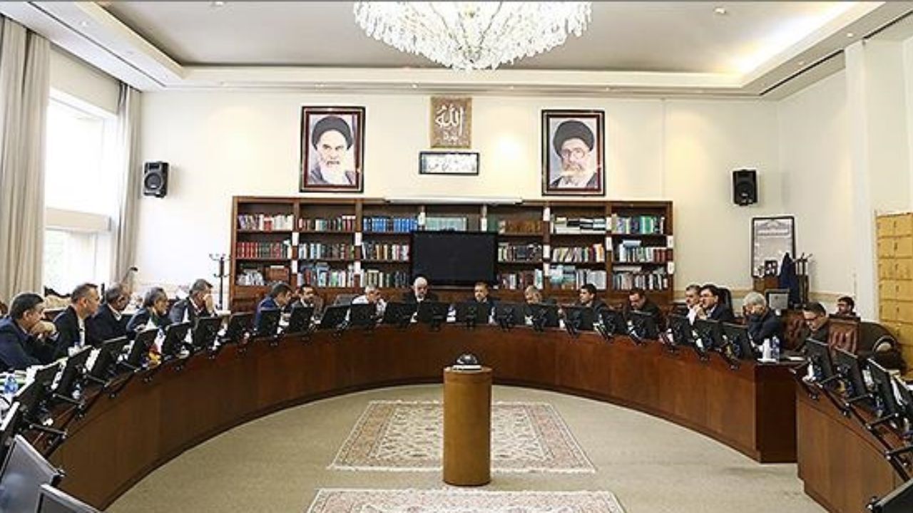 قیمت گوشت باید بر روی 50 تا 60 هزار تومان تثبیت شود/ 711 هزار پرونده در زمینه وام‌های کشاورزان خسارت دیده تشکیل شده است/ میوه شب عید 20 اسفندماه توزیع می‌شود/ پیشنهاد صفر شدن تعرفه واردات گوشت قرمز مطرح شده است/ 6 میلیارد متر مکعب آب از قنوات برداشت می‌کن