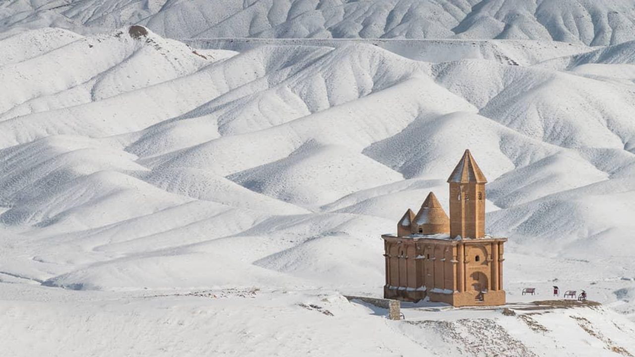 کلیسایی زیبا در شبستر + عکس