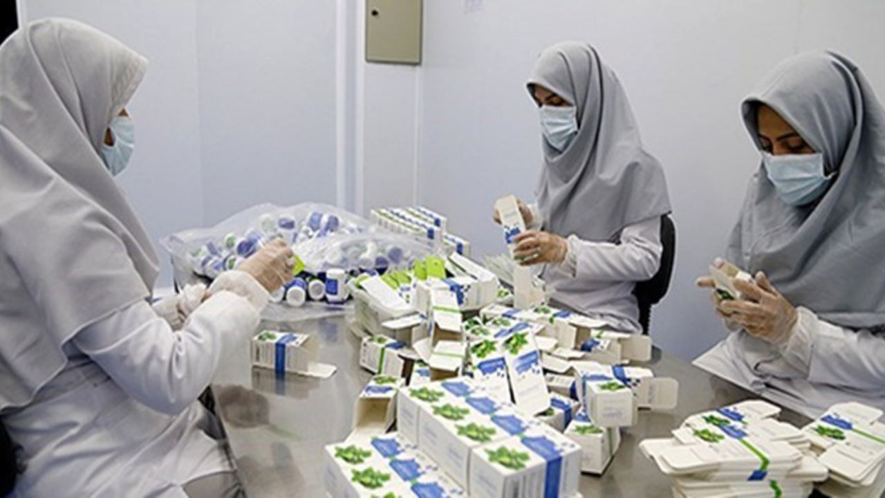 کمترین مشکل را در حوزه کمبودهای دارویی داریم/ واردات برخی داروهای بیماران خاص که تولید داخل ندارند ادامه پیدا می‌کند