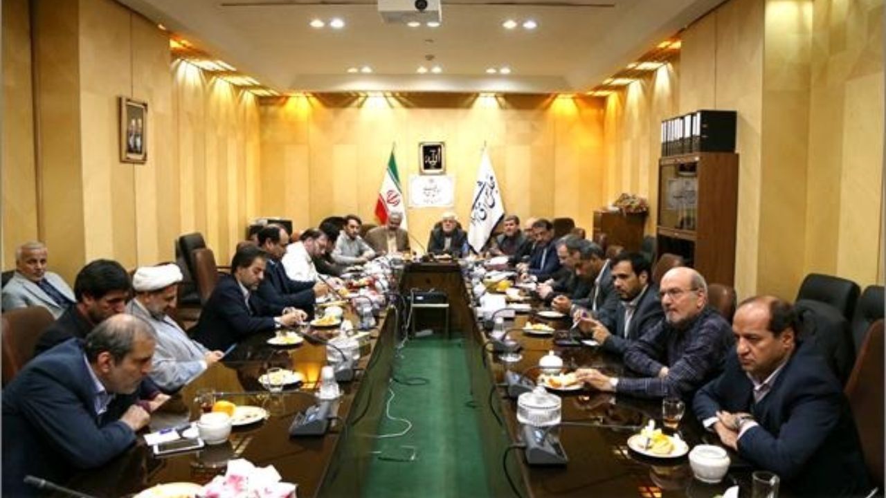 رئیس‌جمهور مانند گذشته قرص و محکم از ظریف حمایت کند/ موازی‌کاری‌ها لطمات جدی به روند پیشرفت و توسعه کشور زده است