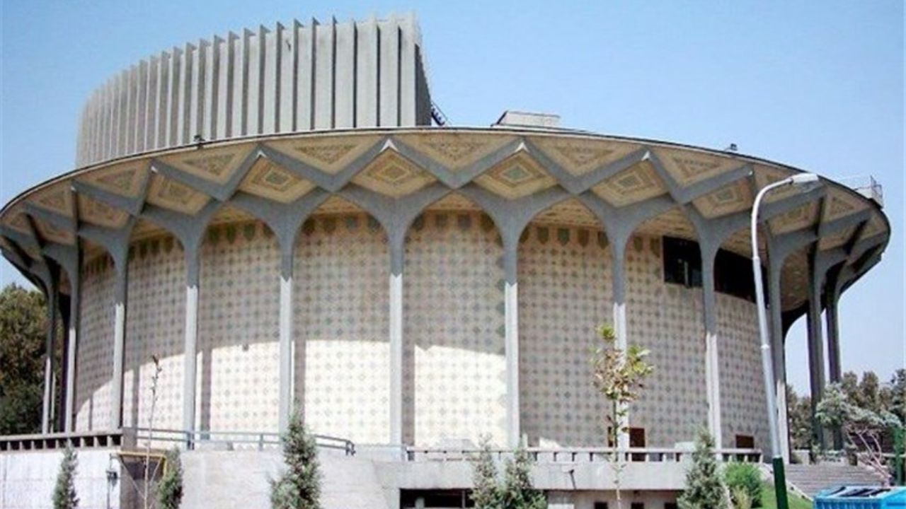آثاری شهرستان ها در مجموعه تئاتر شهر روی صحنه می‌روند