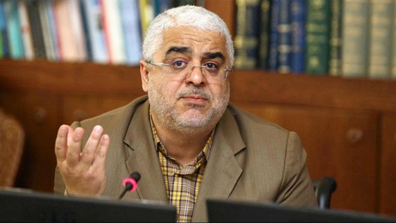 کسانی در وزارت‌خانه‌ها خوابیده‌اند و سودهای کلان می‌برند/ اگر کارت اعتباری می‌دادیم از مافیای واردات و سلطان گوشت راحت می‌شدیم/ ارائه کوپن مایه سرافکندگی نظام است