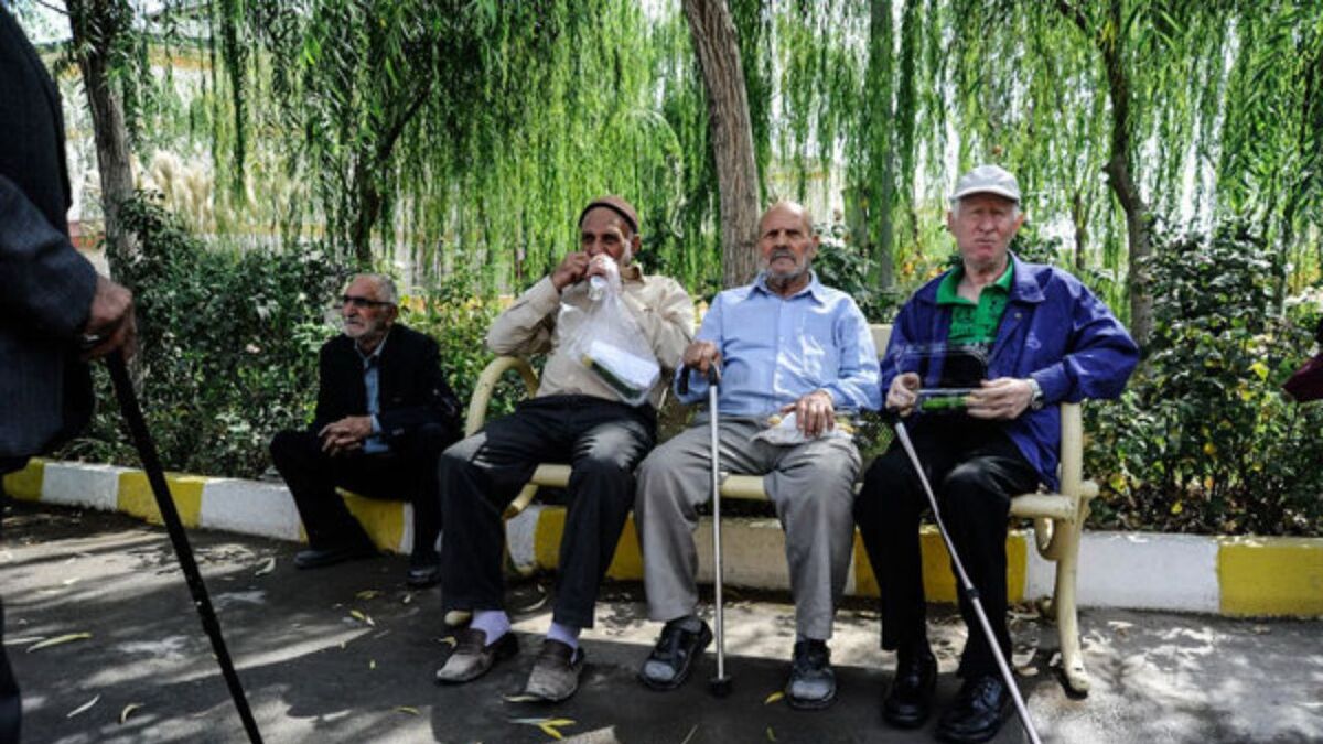 از عیدی هلال احمر به خانواده بیماران ضایعه نخاعی تا آخرین وضعیت مستمری بازنشستگان در سال آینده