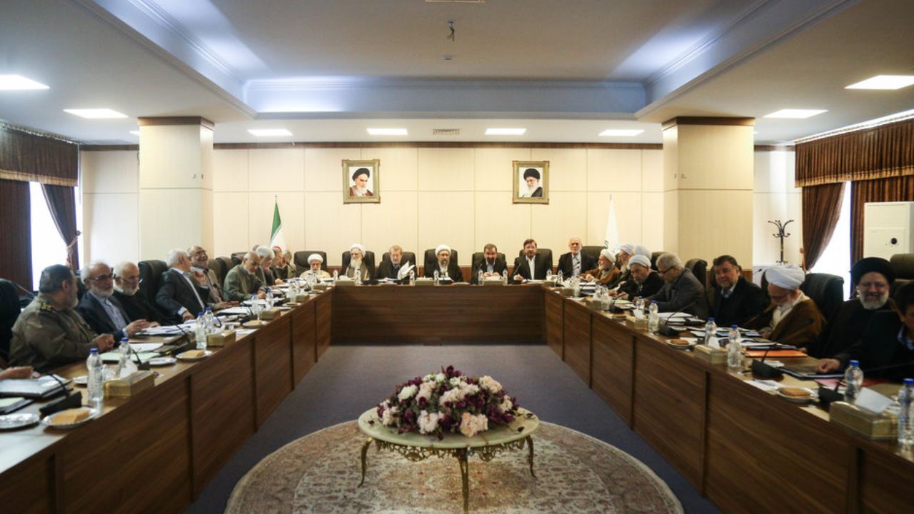 نامه به رهبر انقلاب برای جلوگیری از بدعت مجمع تشخیص مصلحت نظام در قانونگذاری؟