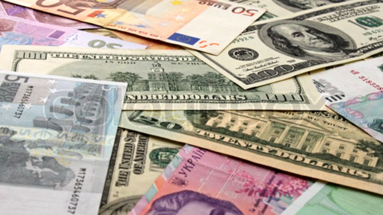 نرخ ارز صرافی‌های بانکی در اولین روز معاملاتی سال 98 /قیمت یورو 14 هزار و 990 تومان
