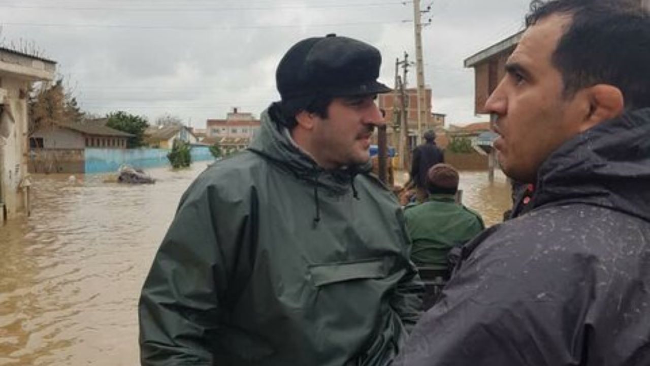رسول خادم و قهرمانان کشتی به مناطق سیل زده آق‌قلا رفتند