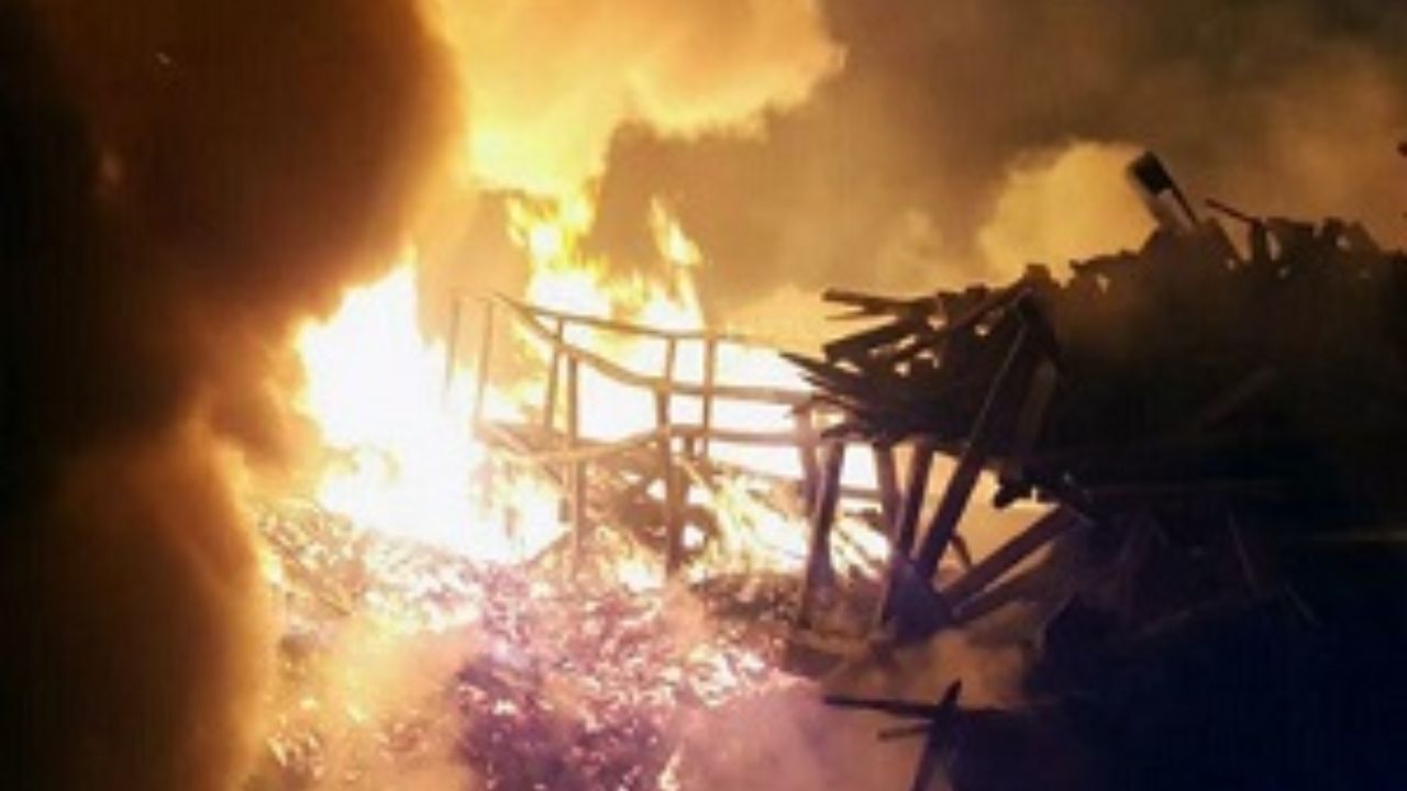 انباری در بازار بزرگ دچار حریق شد