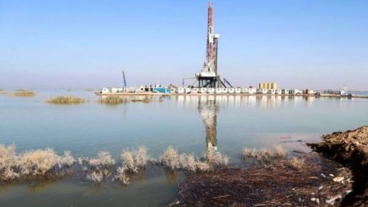 اگر نفت در هور رها شود فاجعه زیست محیطی بوجود می‌آید/ حفظ تاسیسات نفت از سیل تناقضی با منافع مردم ندارد/ آدرس غلط ندهیم
