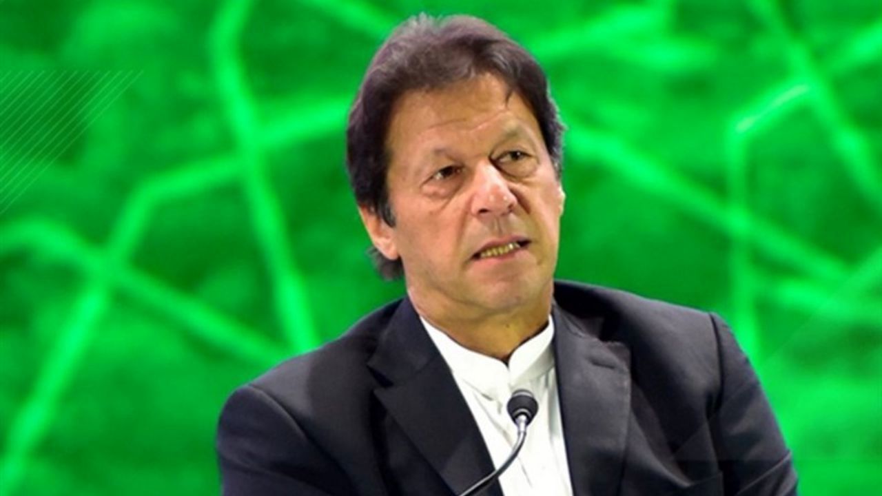 عمران خان پس از هفت ماه کابینه‌اش را تغییر داد