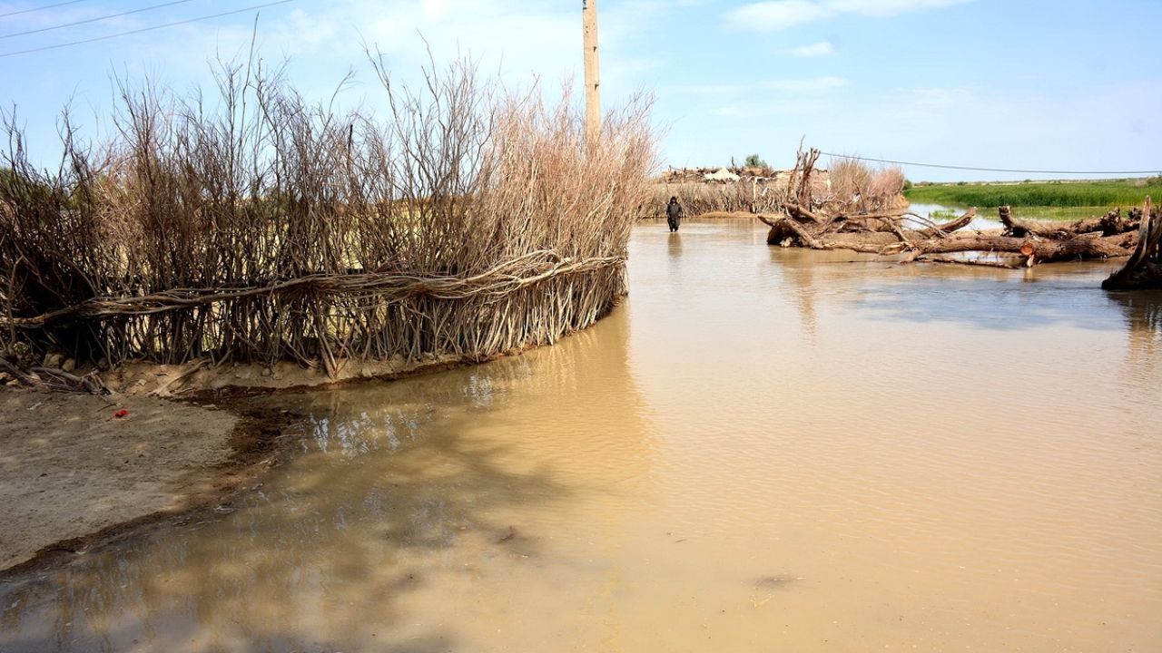 سه راه ارتباطی در سیستان همچنان مسدود است