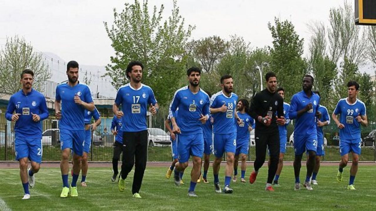 تیم فوتبال استقلال راهی مشهد شد