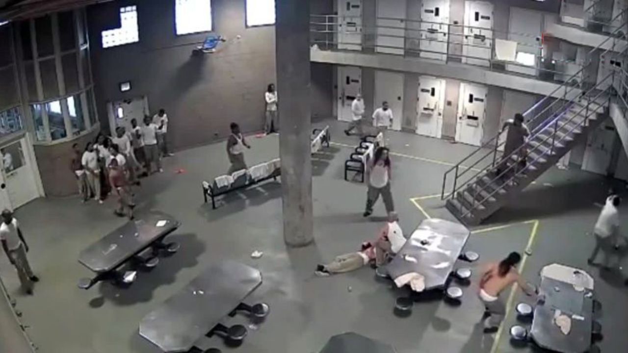 شورش در زندان + ویدئو