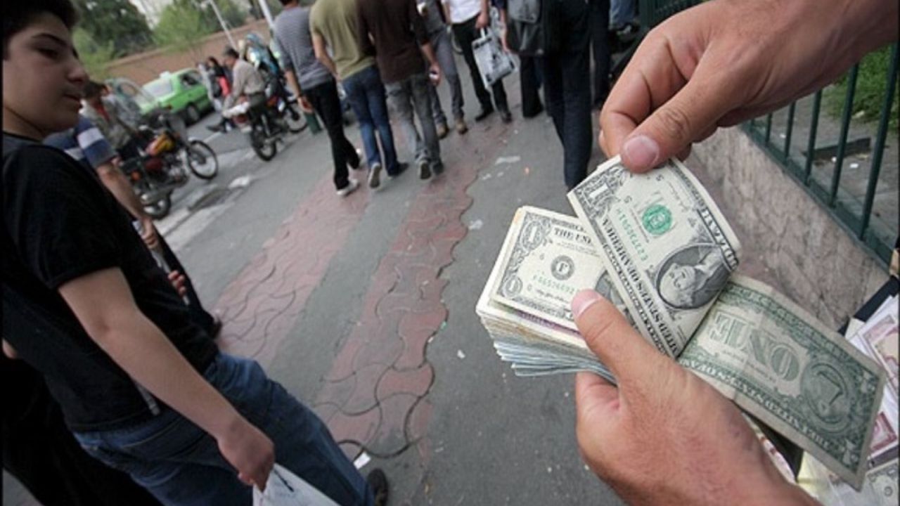 سایه سنگین بازار متشکل ارزی بر سر دلالان