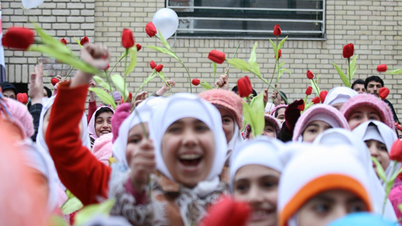 مدارس به شادی‌های کودکانه جهت دهند